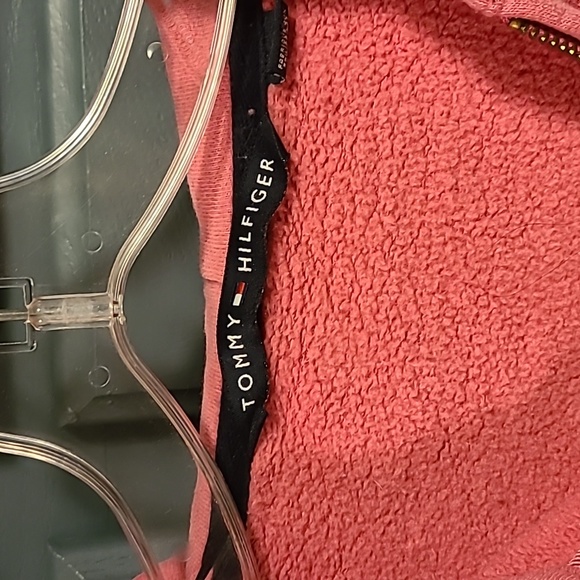 Tommy Hilfiger hoodie. One large pocket in front. Goid condition - Picture 3 of 8